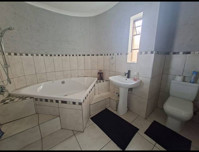 4 BEDROOM HOUSE FOR SALE IN RIVERSDALE